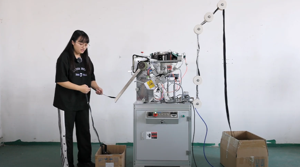 QLQ-SMM Automatic Nylon Zipper Slider Mounting Machine