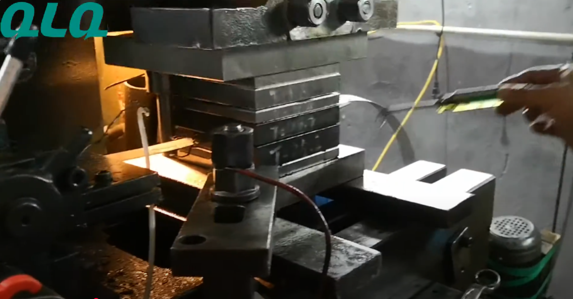Invisible slider triangle ring pressing mould