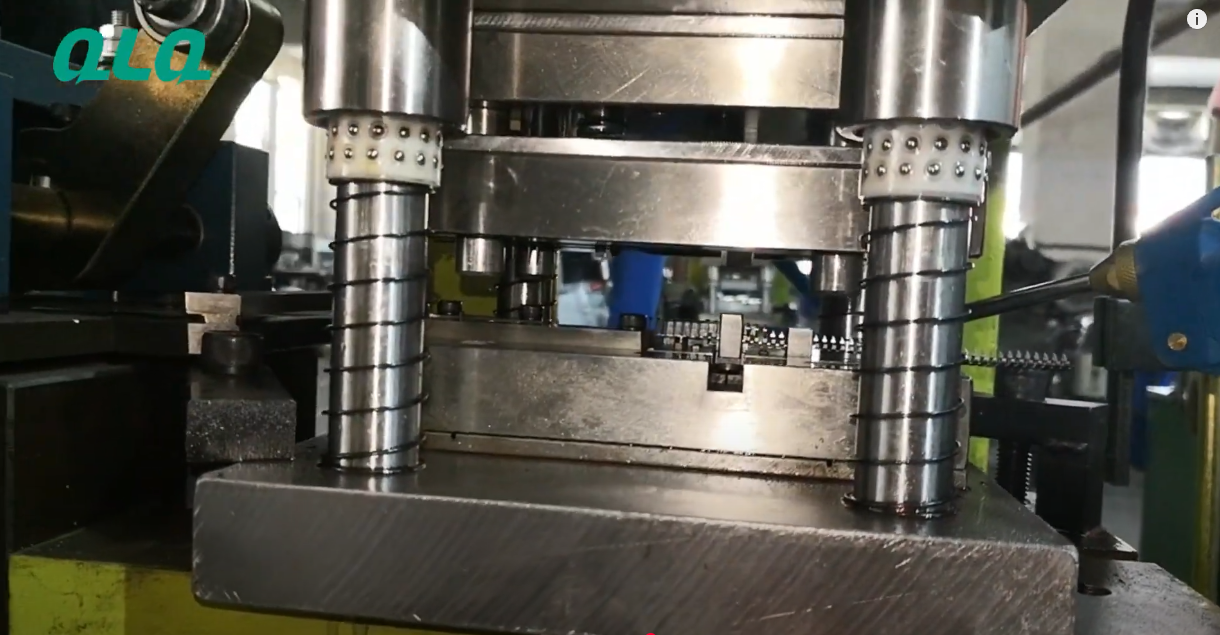 How to add oil to the die casting mould?