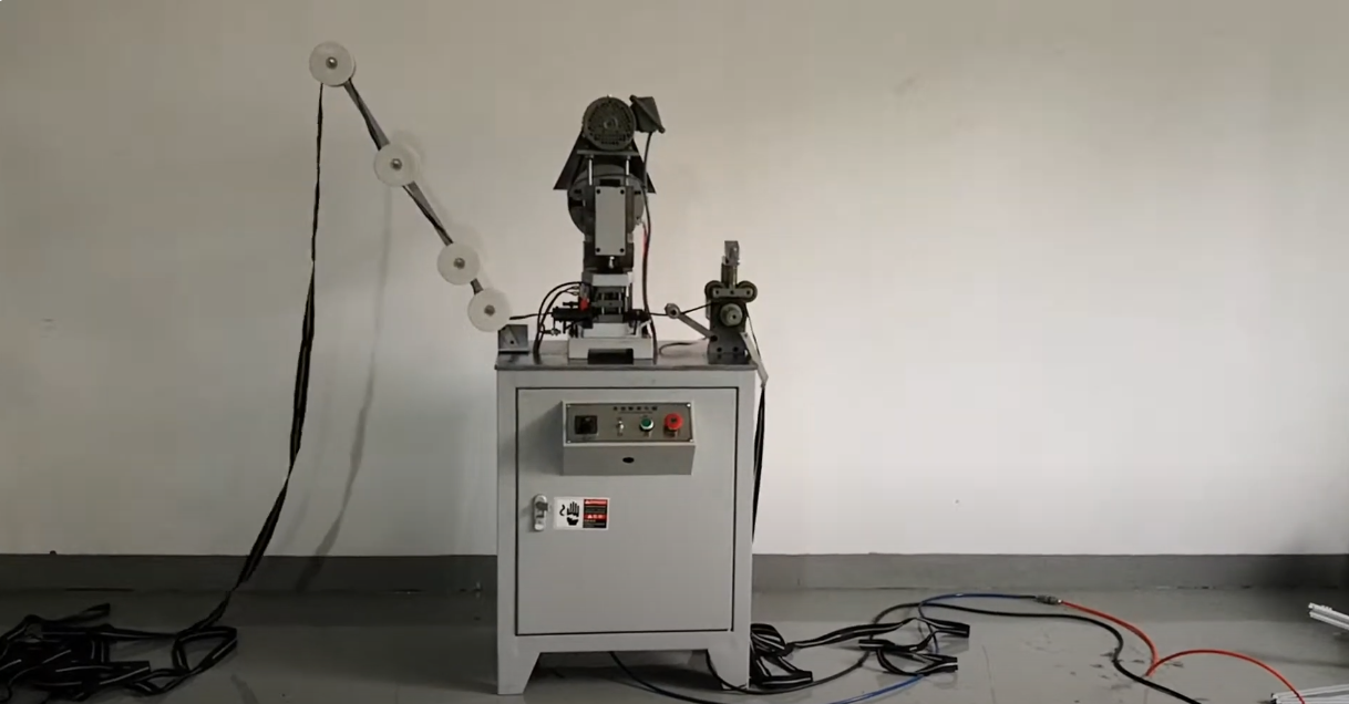 QLQ-HPM Automatic Plastic Zipper Hole Punching M/C