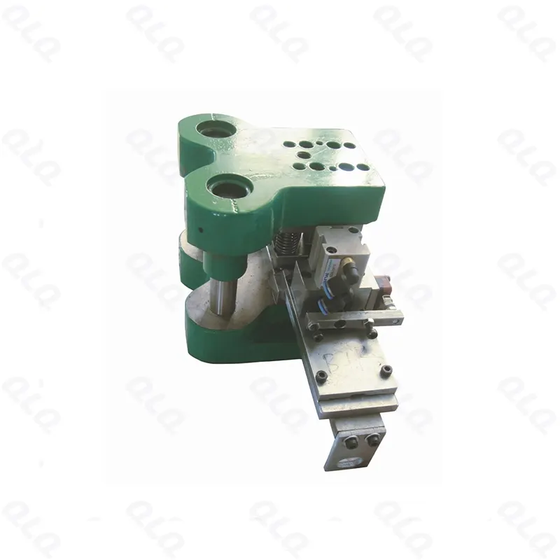 Step 3: Hole Punching - QLQ zipper manufacturing machine