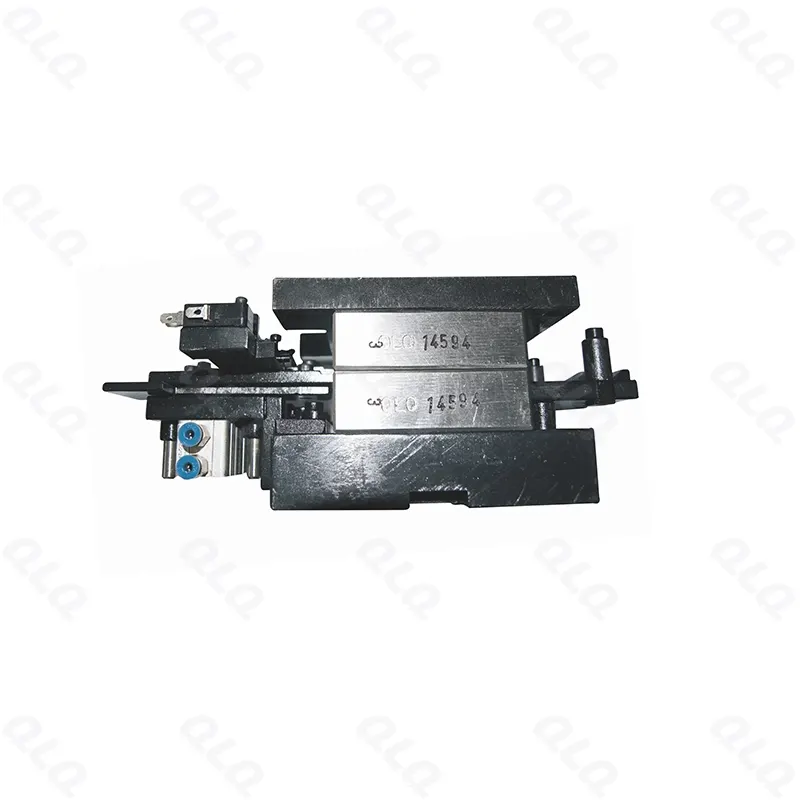 Step 3: Bottom Stop with Top Stop Injection - QLQ zipper manufacturing machine