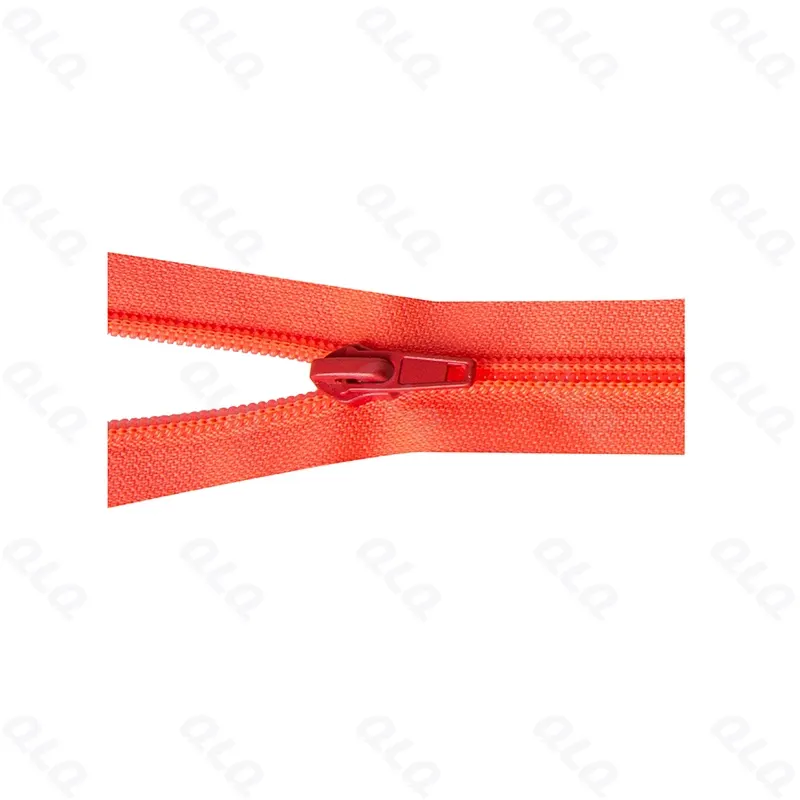 Step 4: Slider Mounting - QLQ zipper manufacturing machine