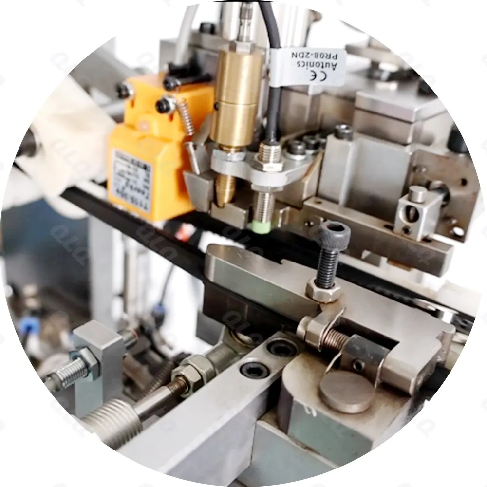 Step 6: Injection Waste Material Picking and Zipper Combining Machine - QLQ zipper manufacturing machine