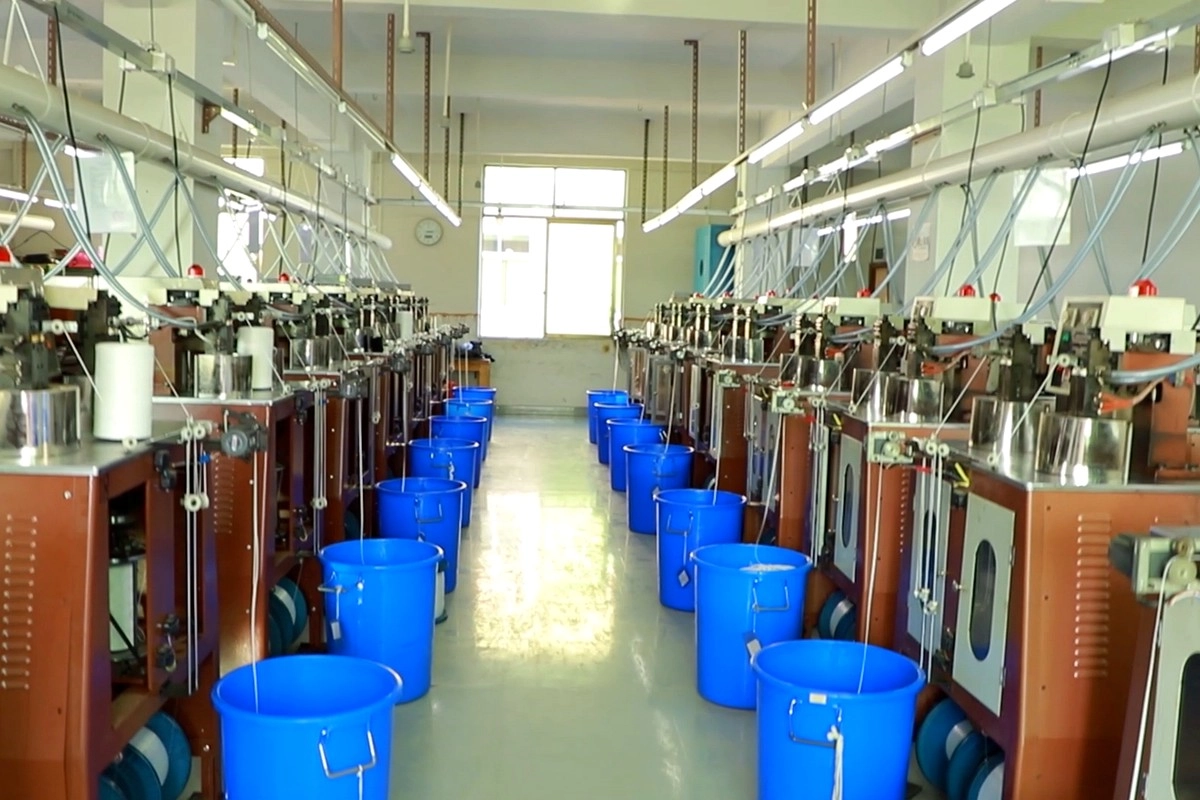 Zipper factory floor automation scene