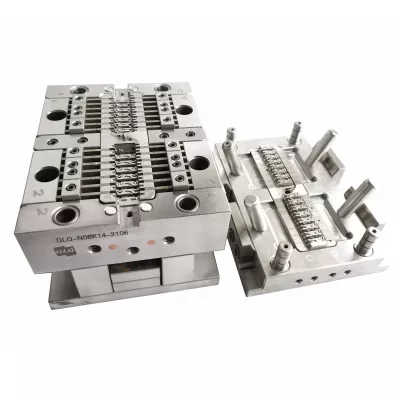 Zinc alloy die casting machine in workshop - workshop detail