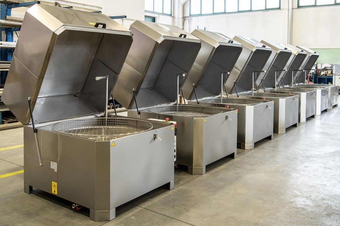 Cleaning and pre-treatment machine for metal hardware - production view