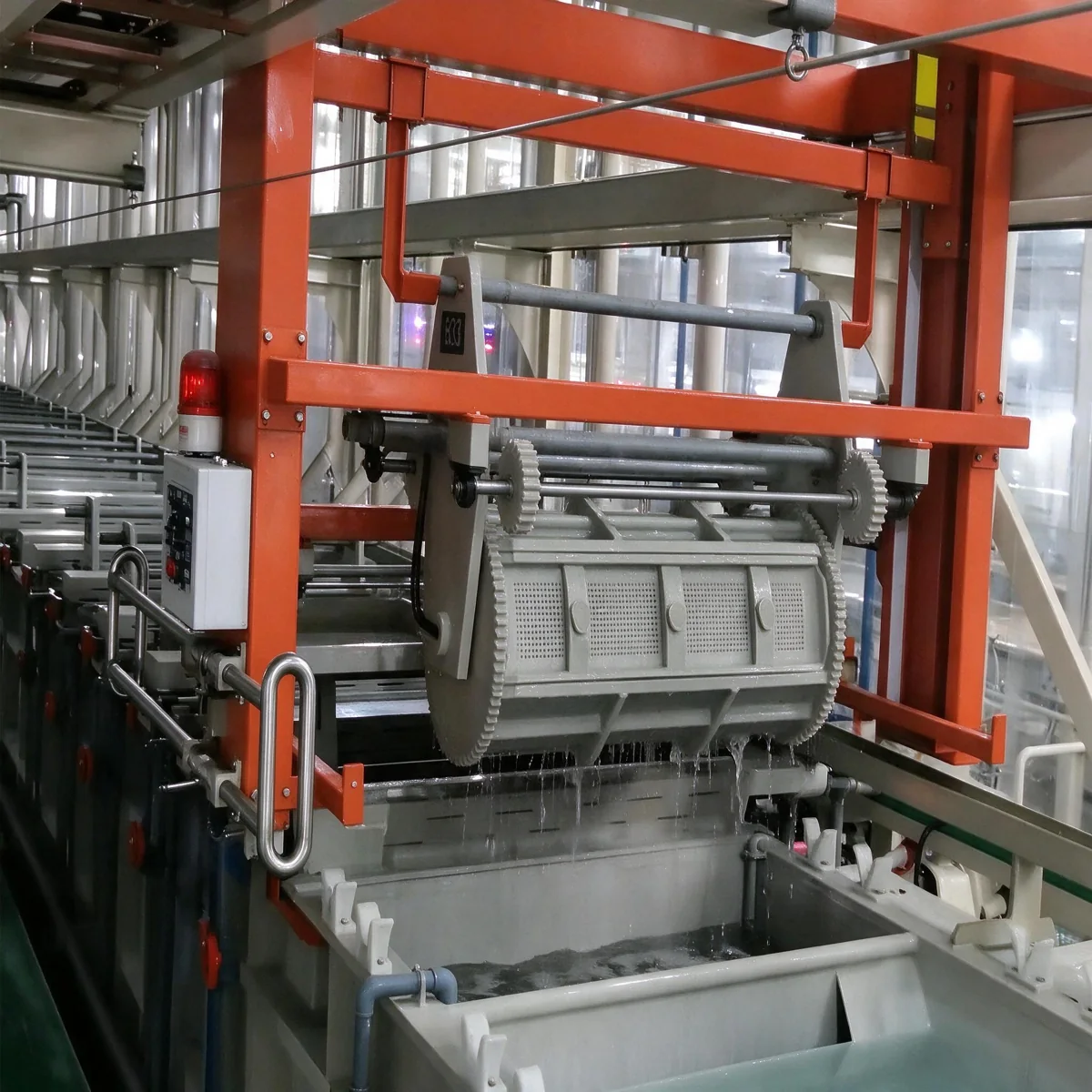 Industrial rotating barrel for mass pretreatment of small parts