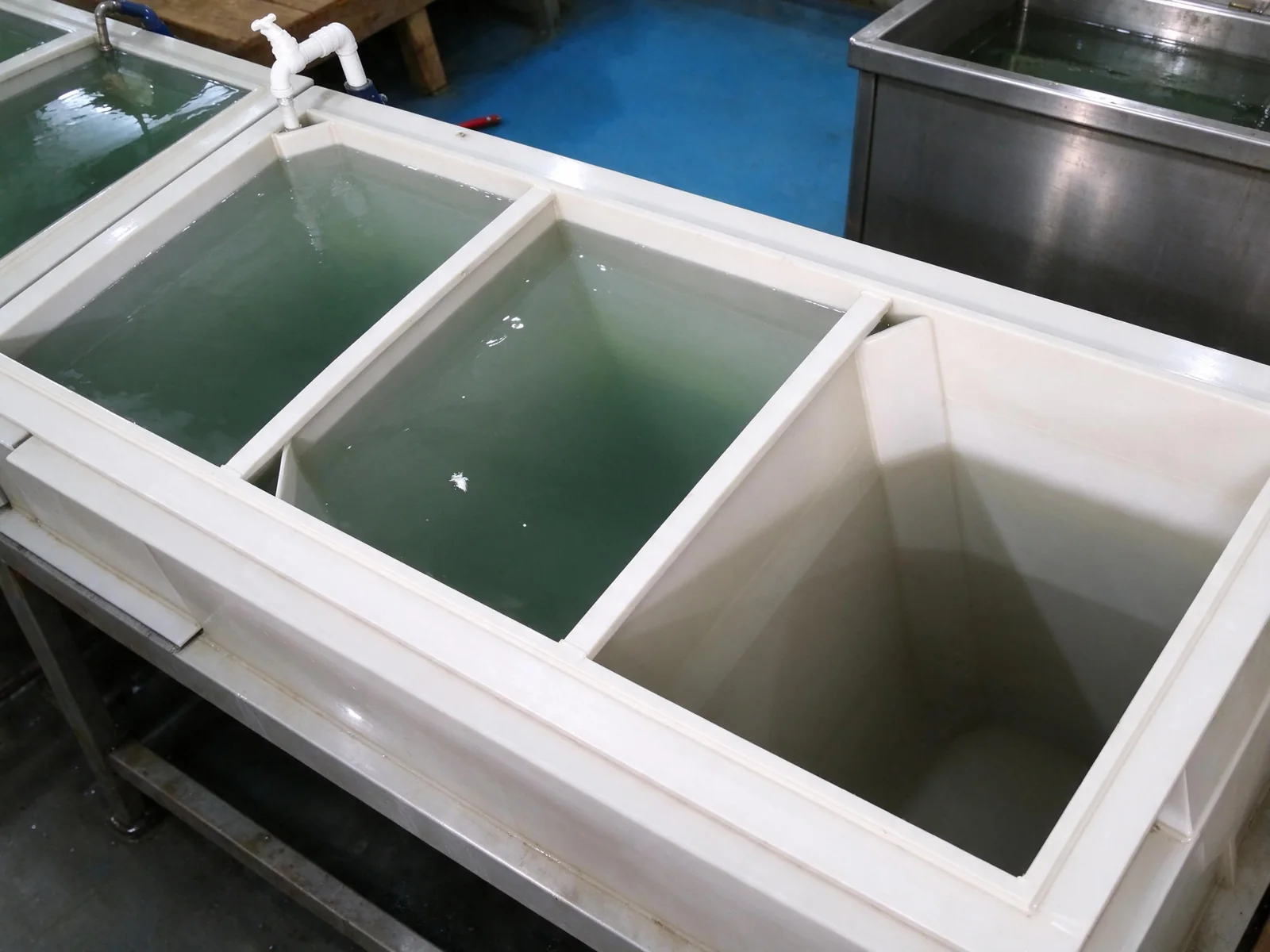 White PP multi-compartment counter-current cleaning tank for electroplating process
