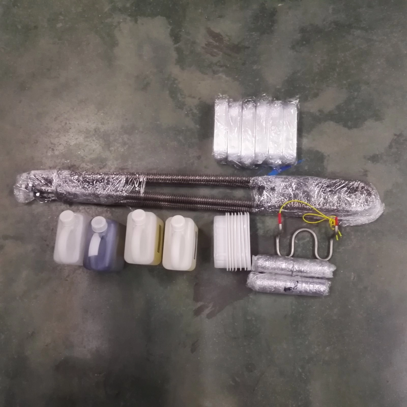Crystal resin (lacquer) equipment and materials in the QLQ workshop - 